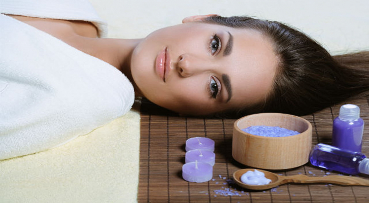 كيف يمكن تنظيف البشرة بشكل عميق في المنزل؟